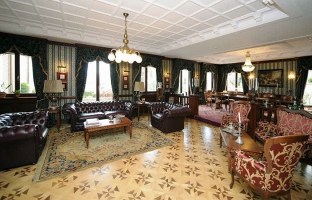 Eger Eladó Üzlethelyiség