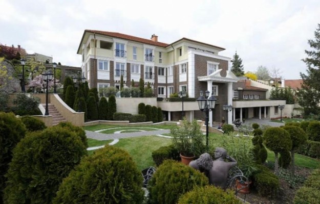 Eger Eladó Üzlethelyiség