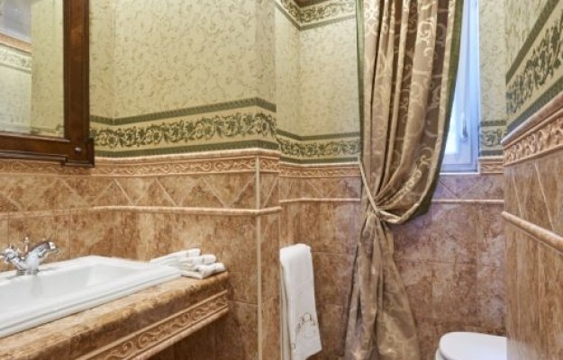 Eger Eladó Üzlethelyiség