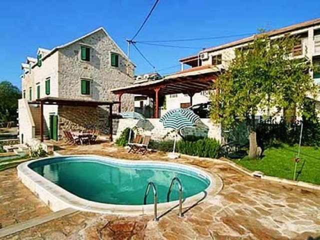 elado_kiado_luxus_csaladi_haz