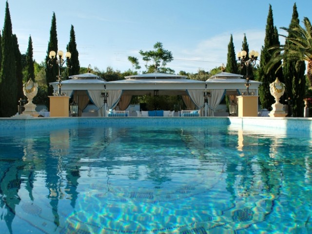 elado_kiado_luxus_csaladi_haz