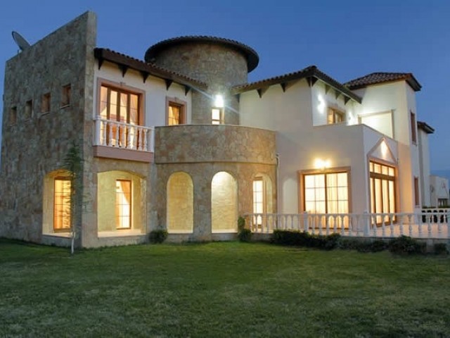 elado_kiado_luxus_csaladi_haz