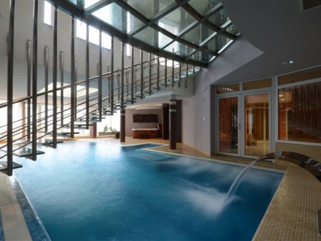 elado_luxus_villa_kiado_luxus_haz