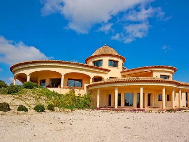 elado_kiado_luxus_csaladi_haz