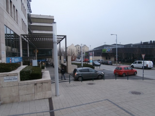 hegyvidek_XII_mom_bevasarlokozpont_mom_lakoparkban_elado