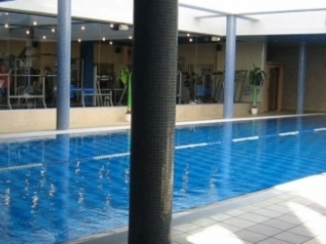 XIII_budapest_kleopatra_hazban_luxuslakas_kiado