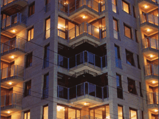 XIII_budapest_kleopatra_hazban_luxuslakas_kiado