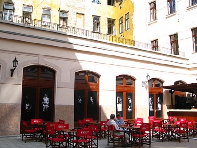 budapest_belvaros_gozsdu_udvar_kiado_lakas